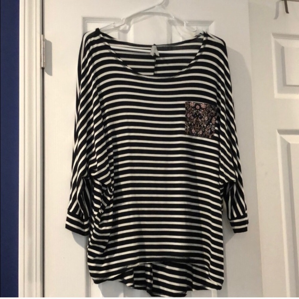 High low 3/4 Sleeve Top 
Vanity